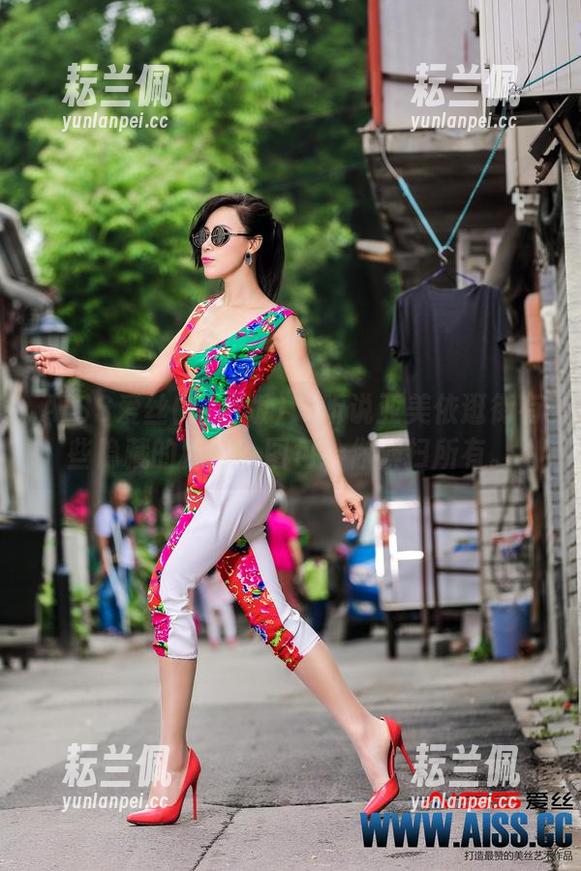 AISS爱丝(钻石版) - 听说亚美依逛街有些隐藏的秘密？图包给你横扫所有。
