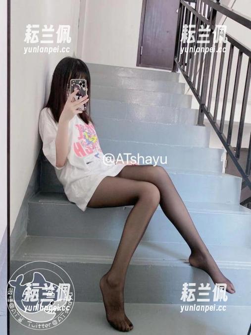 AT鲨 网盘里有AT鲨的美脚,下载之后会不会上瘾?
