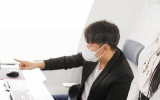 一件无圣光的白衬衫，Bomi(普美)的气息在每一帧图片中流淌