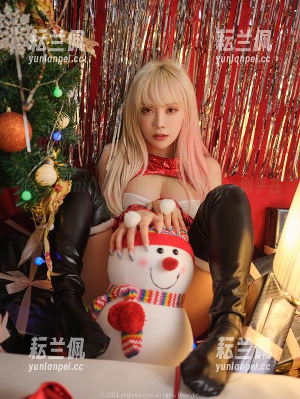 看，Dami(퀸다미)的定制比基尼，似乎在编织着夏天的梦