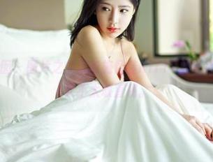 Feilin嗲囡囡 – 图片之中藏着施忆佳KITTY的女神气息，但我又不太敢直视。