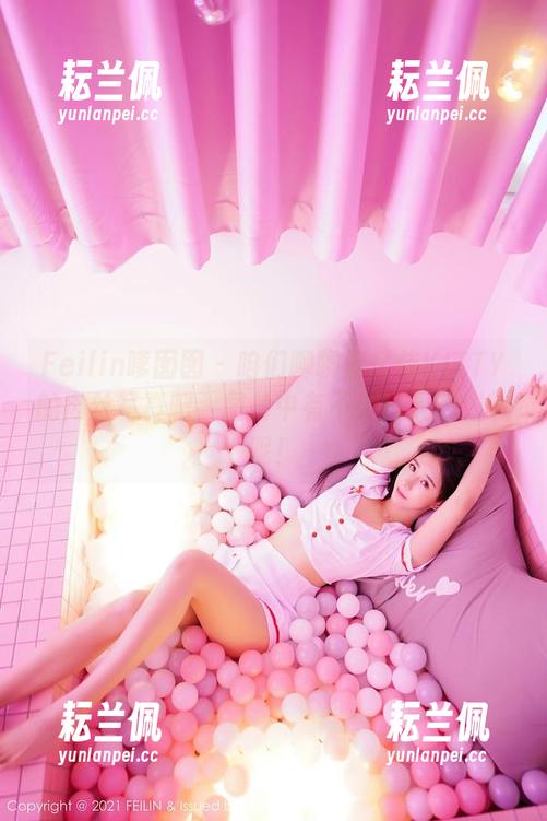 Feilin嗲囡囡-施忆佳KITTY Feilin嗲囡囡 - 咱们聊聊施忆佳KITTY的肉丝写真吧,图片中有不少逗人的细节呢!