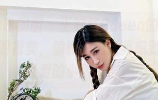 Feilin嗲囡囡 – 王婉悠Queen的粉色写真，明明很美，偏偏还是让我想到了那只可爱的小猪佩奇。