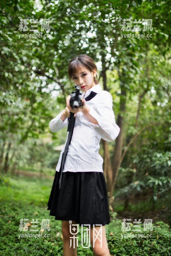 GIRLT果团网 - 更新！莫雅淇的油亮图包，不小心被她晃到的不止我！