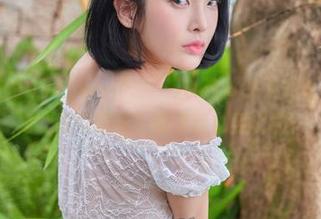 这图册里的Hyoyeon(김효연)以连体衣为武器，怎么能如此吸引眼球？难道我也要试试？