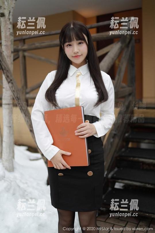 MFStar模范学院 - 原图草莓兔兔，长腿纤细得可疑，精选每一帧都像在推荐精品。