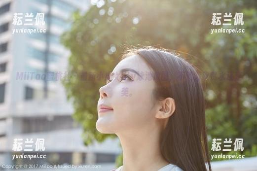 MiiTao蜜桃社 - 最新小魔女lily泳池放图，不知该欣赏水还是美。