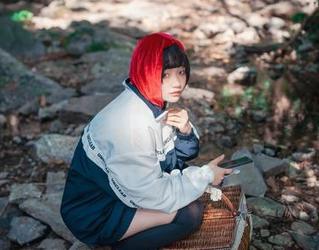 Mimmi(밈미)的游泳秘籍？DJAWA图集分享，跳水还是泡水，一个不断加剧的选择。