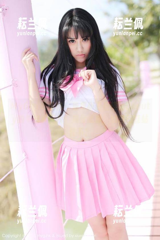 MyGirl美媛馆 - 免费商品唐琪儿Beauty的牛仔裤图片，满分试穿，她自己能站住不？