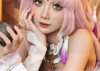 PoppaChan奶牛写真，有点傻傻的可爱，也挺尴尬