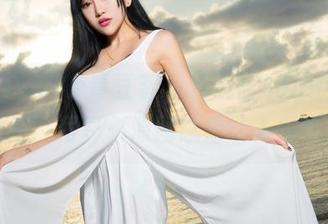 QingDouKe青豆客 – 莫晓茜sunny的“镂空”写真：原图总是让人多想。