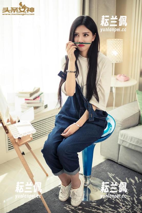 TouTiao头条女神 - “草莓酱约会姐姐：画面美得让人捧腹”—一组写真绝妙结合