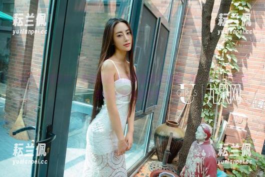 UGirls尤果网 - 尤娜娜校服照里的调皮瞬间，每一张私房美图都让人怀念那些年！