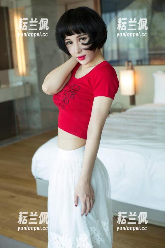 UGirls尤果网 - 追踪若彤BOOMBOOM的短裙行动：原图之美，套图也让人心痒