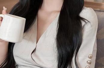 Xiuren秀人网 – 免费的福利，Cherry绯月樱长腿的美图，每一次滑动屏幕都是悸动嘛。