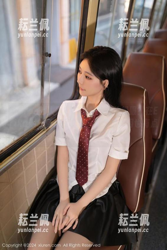 Xiuren秀人网 - 过于舒适的体操服？在Erikaki的免费写真里，再怎么休闲也有点意思。