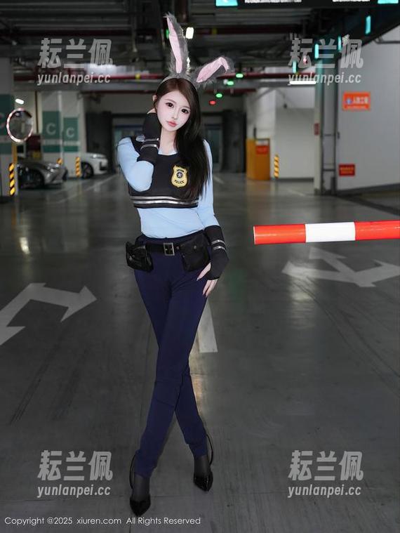 Xiuren秀人网 - baby嘉茵高跟鞋图集：为啥我也想试试，结果脚还是不听话