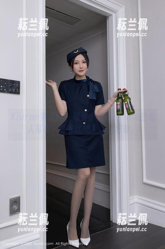 Xiuren秀人网 - 辣评小薯条nienie的私人写真，毛衣比她更让人好奇。