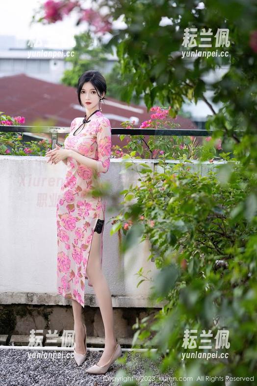 Xiuren秀人网 - 月野兔美妞高清分享：职业装的终极穿搭，职场燥起来！