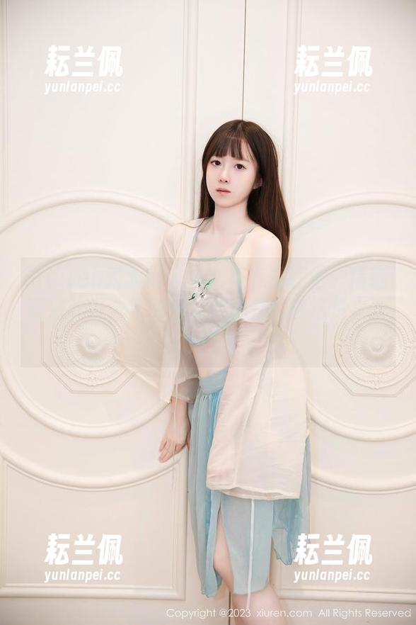 Xiuren秀人网 - 杜花花在浴缸里：精选高清作品，车水马龙的心事就在这片小水域！