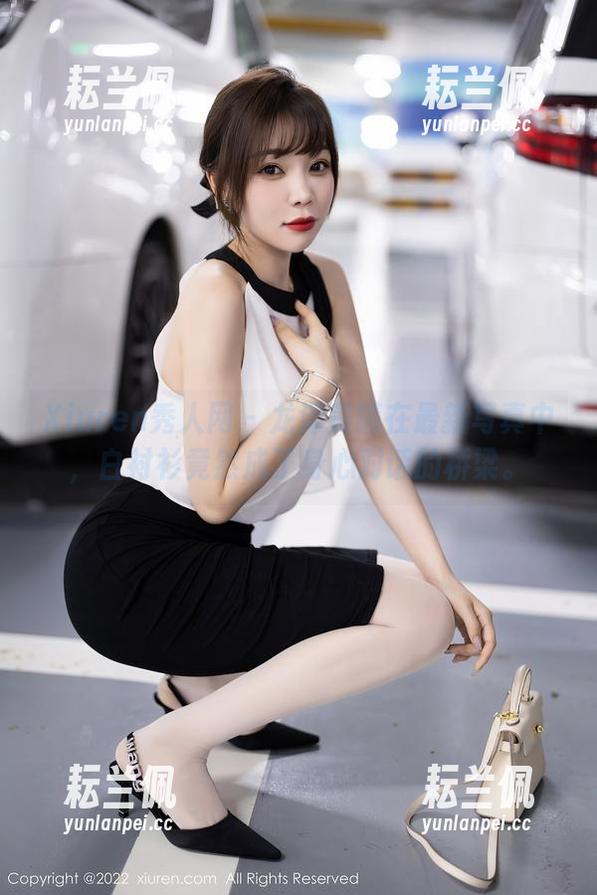Xiuren秀人网-龙泽美曦 Xiuren秀人网 - 龙泽美曦在最新写真中,白衬衫竟然成了身心对话的桥梁。