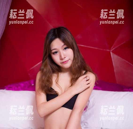 YouWu尤物馆 - 草地上的撒娇与运动，尽在FoxYini孟狐狸的图包精选