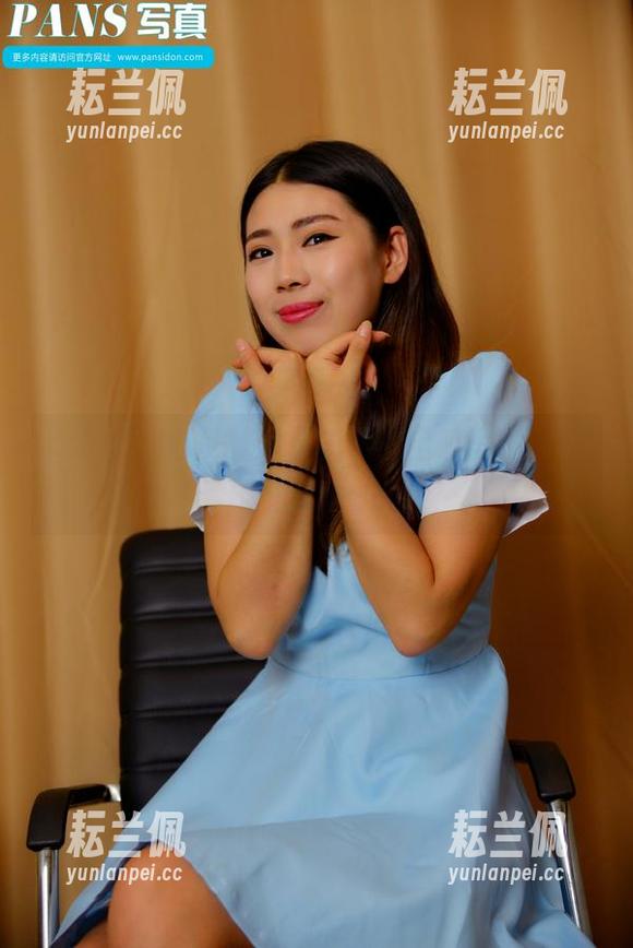 pans-微妮 pans - 她是微妮,拍下的全套写真,姐姐也有段子!