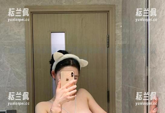 不爱笑的赛琳 微密圈 - 白色与高清,不爱笑的赛琳你到底要传达什么?我有点看不懂。
