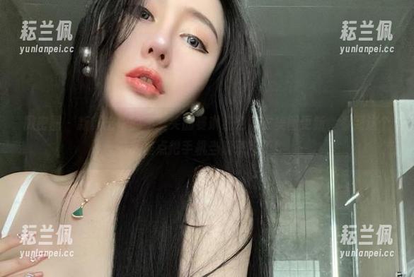 微密圈 - 新鲜出炉的不爱笑的赛琳红色内衣美图更新，看到这个我差点把手机当镜子用了！