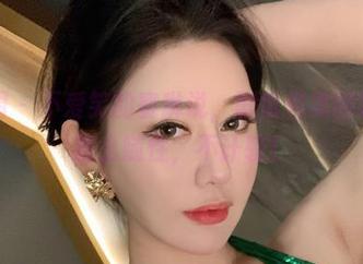 微密圈 – 不爱笑的赛琳说，剧情和美图就是要这么随性，不计较！