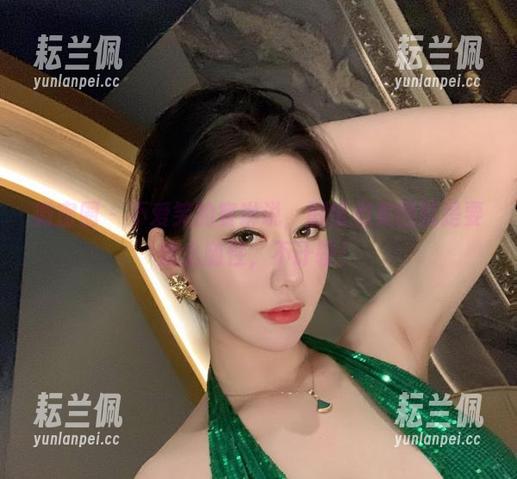 微密圈 - 不爱笑的赛琳说，剧情和美图就是要这么随性，不计较！