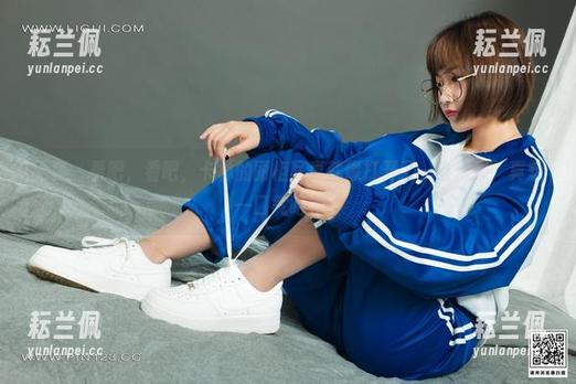 丽柜-卡林 丽柜 - 看吧,看吧,卡林的丽柜写真就像打开了一盒糖果,真想一口气吃完!