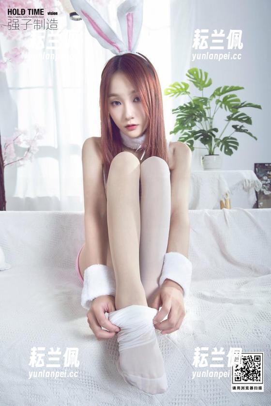 丽柜-团子 丽柜 - 在团子的私拍图集里,网袜是主角?