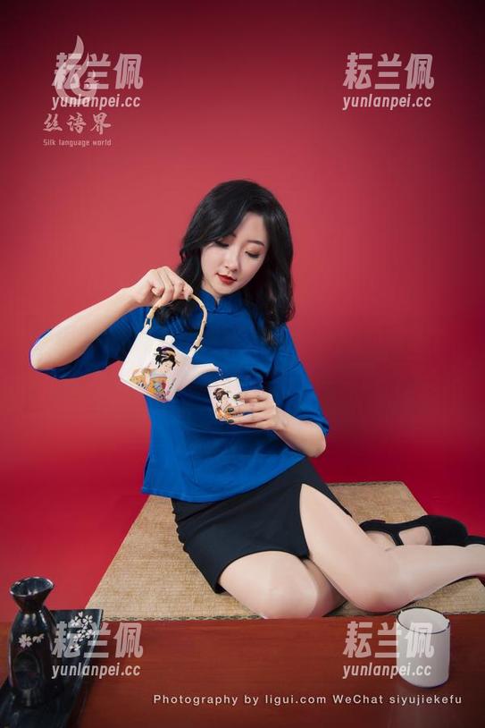 丽柜-黄芬 丽柜 - 图集上,你会发现黄芬的豹纹到底有多“独特”,先别想歪,等会儿再说!