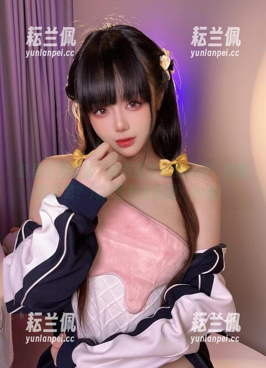 这是不是就是‘没有圣光也能好看’的最佳示范？九言的自拍套图，哇哦！