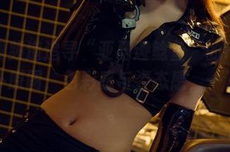 在在线频道追寻“亚马逊鲶鱼”的FGO玛修女仆原图，色彩感与姿态感，一目了然。