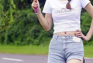初夏女神 – 精选安妮的学姐写真集，我们在这里秘而不宣的。。。额，该说什么好呢？