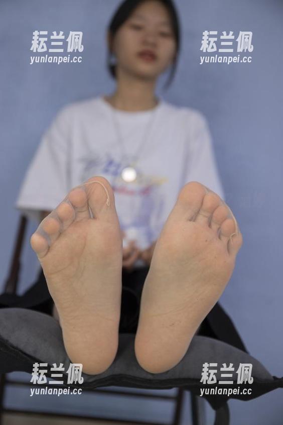 南国足艺 - 谁说办公室不能有惊喜？潘婷的丝袜写真套图等你来发现！