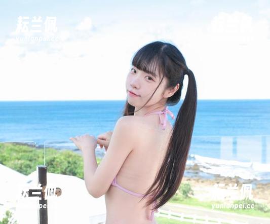 跟着兔兔游泳，可可小白兔的写真图册里的戏水花样