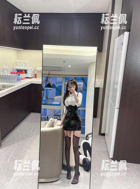 微密圈 - 抛开一切，奔跑的晶骡儿的绿色装写真，让我迷失在这分钟的美中。