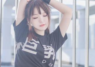 宅夏yoko的校服照，有些图片真的让人忍不住想流口水！