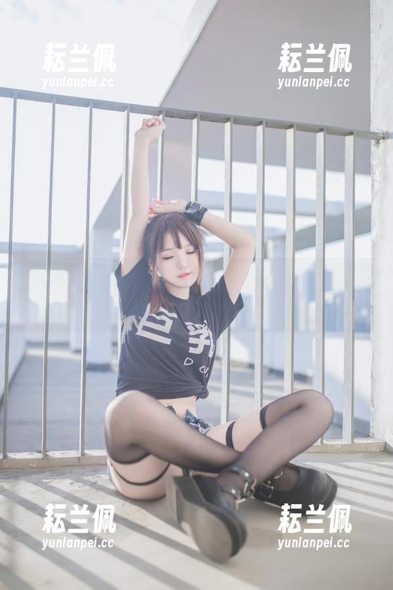 宅夏yoko 宅夏yoko的校服照,有些图片真的让人忍不住想流口水!
