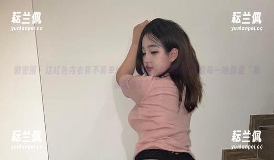 微密圈 - 这红色内衣真不简单！小u优优子的美图图集里每一帧都是“我被吸引了”。