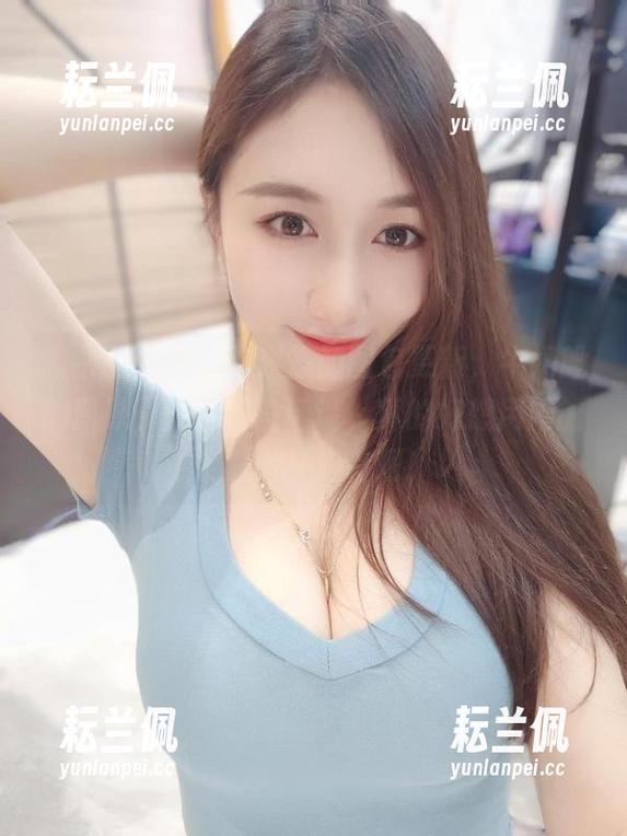微密圈 - 小玉吃果冻的图包更新，牛奶般的肌肤，光滑得没话说，真的好想用她的皮肤做杯奶昔啊！