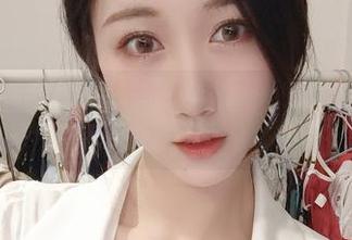 微密圈 – 小玉吃果冻与她的礼服，网盘里的奇遇，谁说上云也不能穿得漂亮？