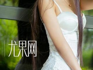 尤果网 – Zora若拉的裸足图集——原来素足也能这么有看头！