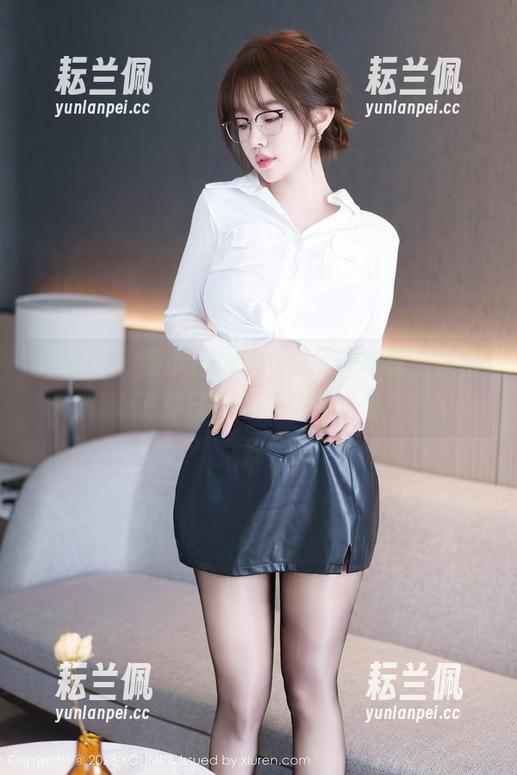 尤蜜荟 - 樱小白baby的吊带写真，像极了夏日午后那抹楠竹香