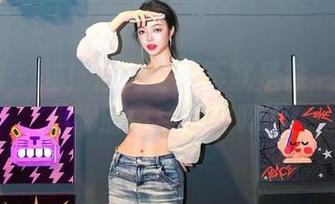微密圈 – 哇！这无圣光不就是徐珺大哥拍美脚的真实写照吗？
