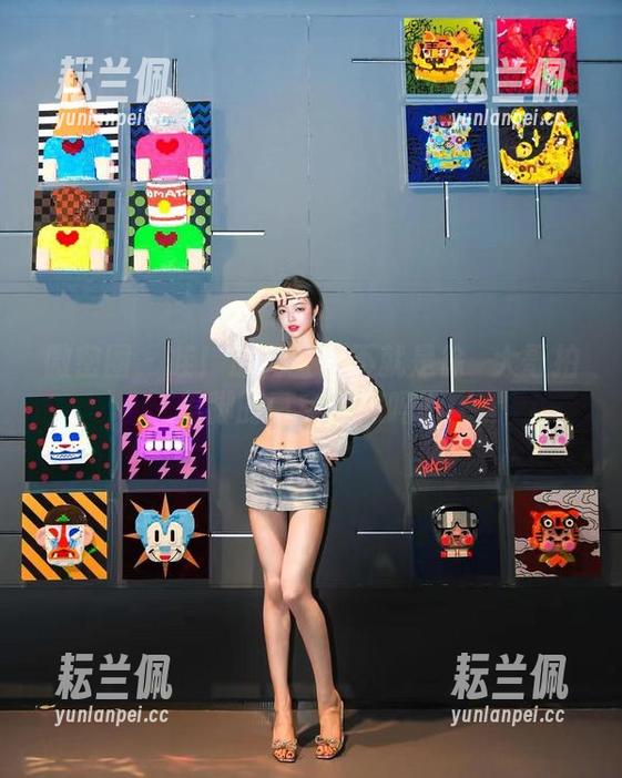 微密圈 - 哇！这无圣光不就是徐珺大哥拍美脚的真实写照吗？