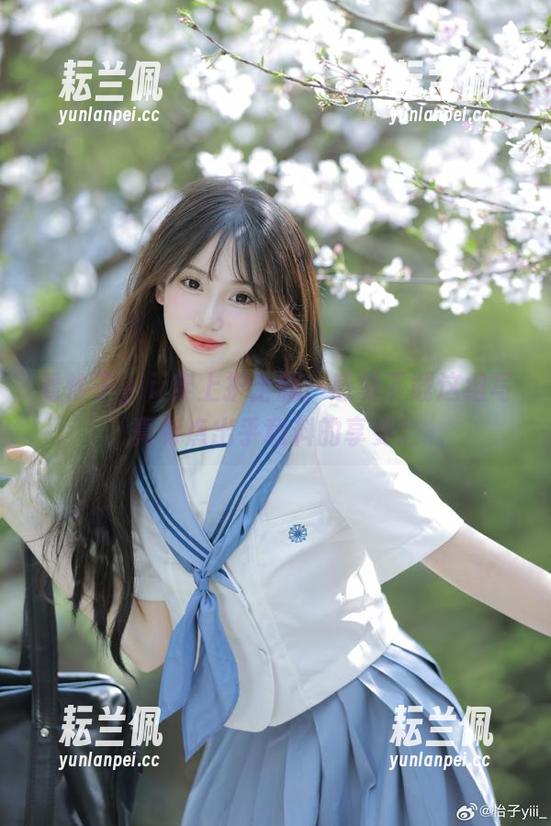 怡子yiii 看怡子yiii穿上护士服,感觉下载这组写真有点出乎意料的享受。